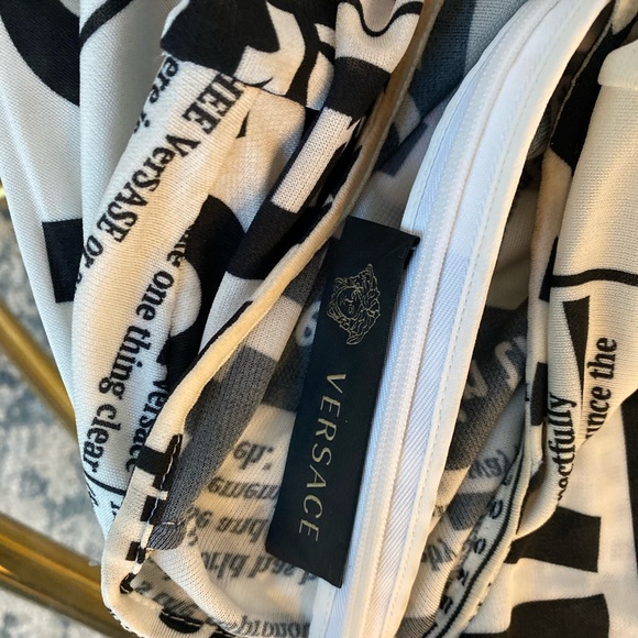 VERSACE NEWS PRINT - Picture 5 of 5